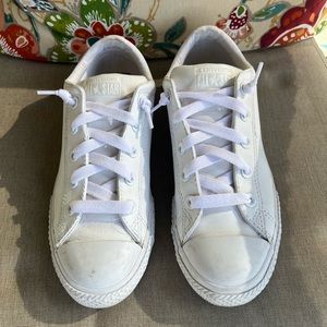 Converse Chuck Taylor All Star Lo Sneaker; big kid, 4